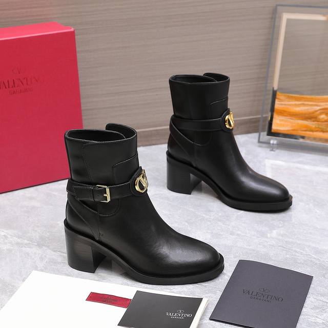 High-quality imported Valentino 25Ss Autumn/Winter new round toe V-buckle riding
