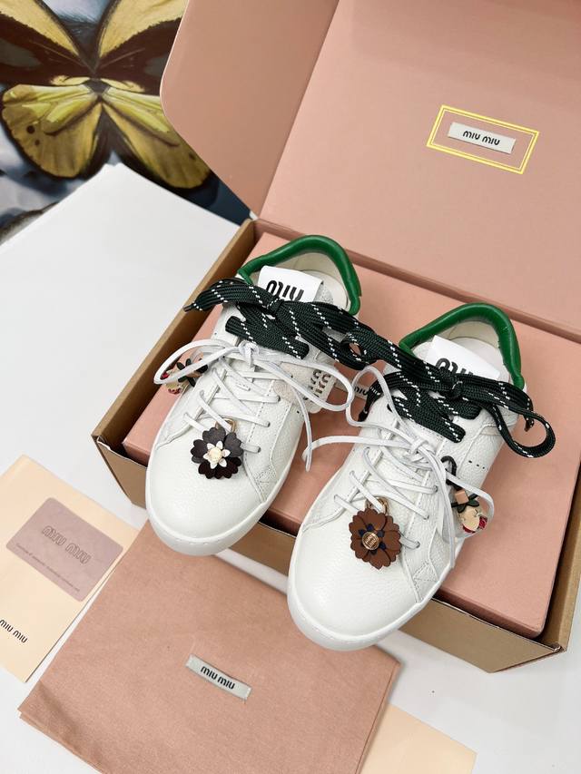 Top-tier Miu Miu white sneakers, the "dirty" version! 25 new British-style lace-