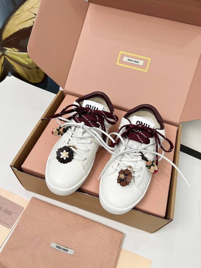Top-tier Miu Miu white sneakers, the "dirty" version! 25 new British-style lace-