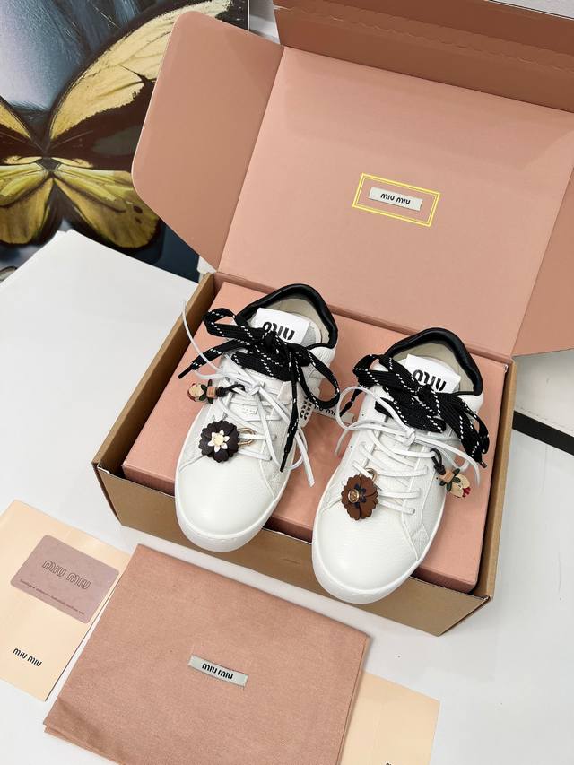 Top-tier Miu Miu white sneakers, the "dirty" version! 25 new British-style lace-