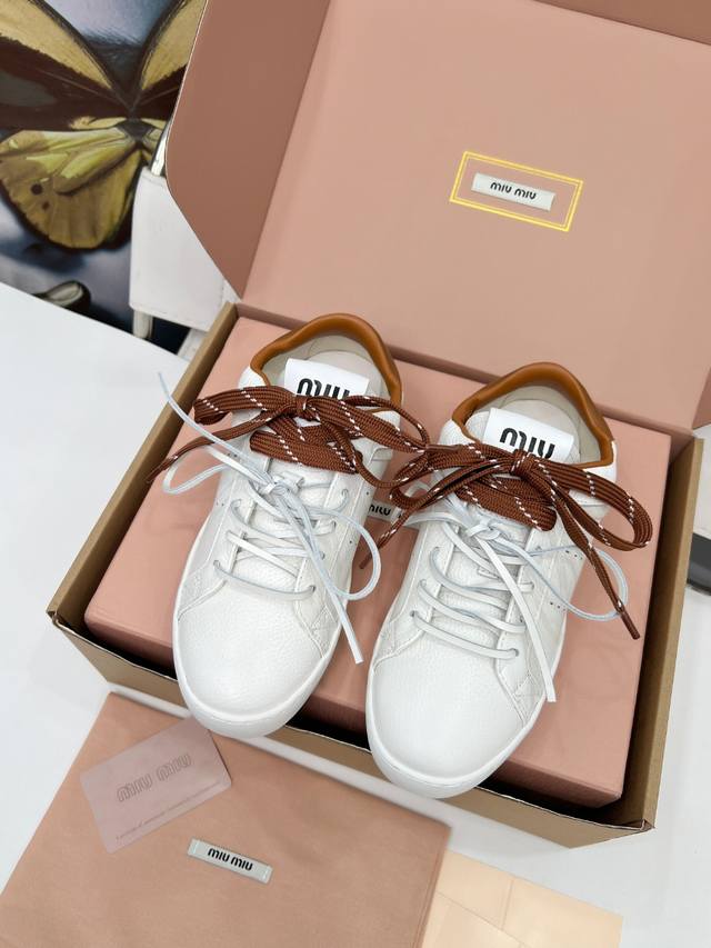 Top-tier Miu Miu white sneakers, the "dirty" version! 25 new British-style lace-