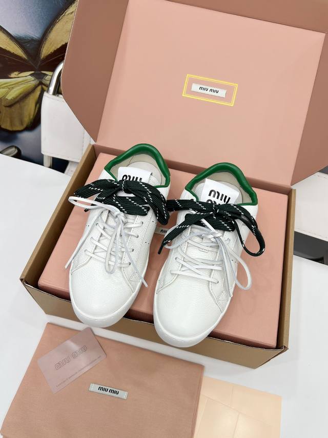 Top-tier Miu Miu white sneakers, the "dirty" version! 25 new British-style lace-
