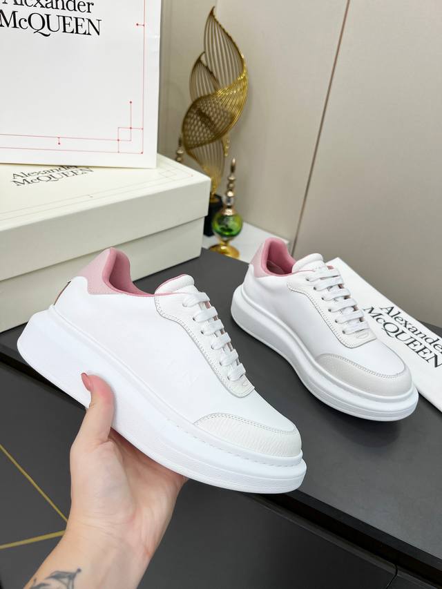 Alexander McQueen Leather Lace-up Round Toe Low-top Casual Shoes for Couples! A