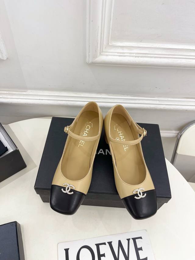 Chanel 25 2025 Spring/Summer New Arrival Classic Runway Style Chanel Double C Rh