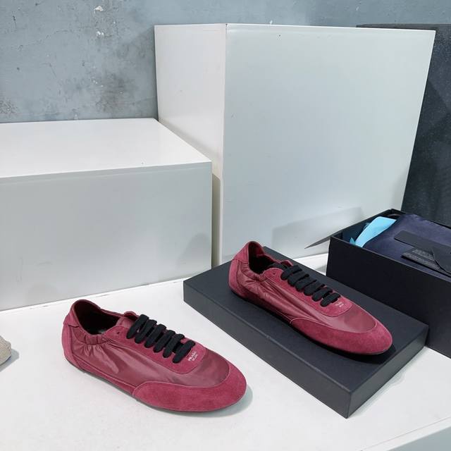 High-quality factory direct! Top-quality Prada Spring/Summer 2025 new German tra