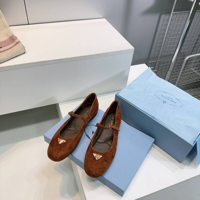 High-quality factory direct! Top-quality Prada classic triangle logo single buck