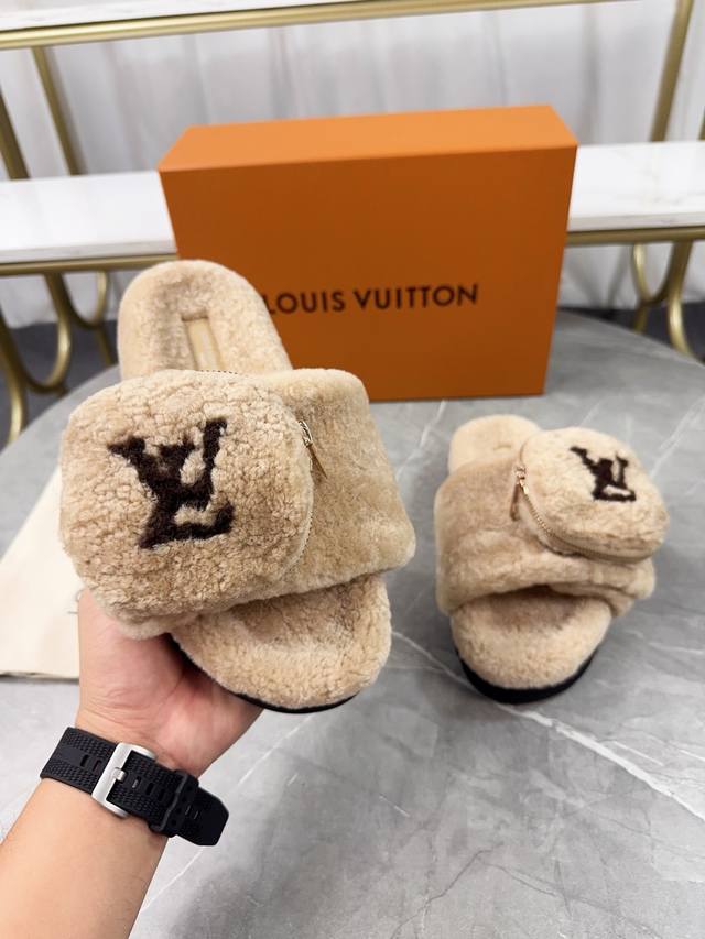 Louis Vuitton Hot Selling Item Louis Vuitton 2025 New Wool Slippers. Made from t