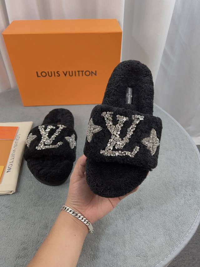 Louis Vuitton (LV) New Wool Slippers - Soft and premium quality, made from pure