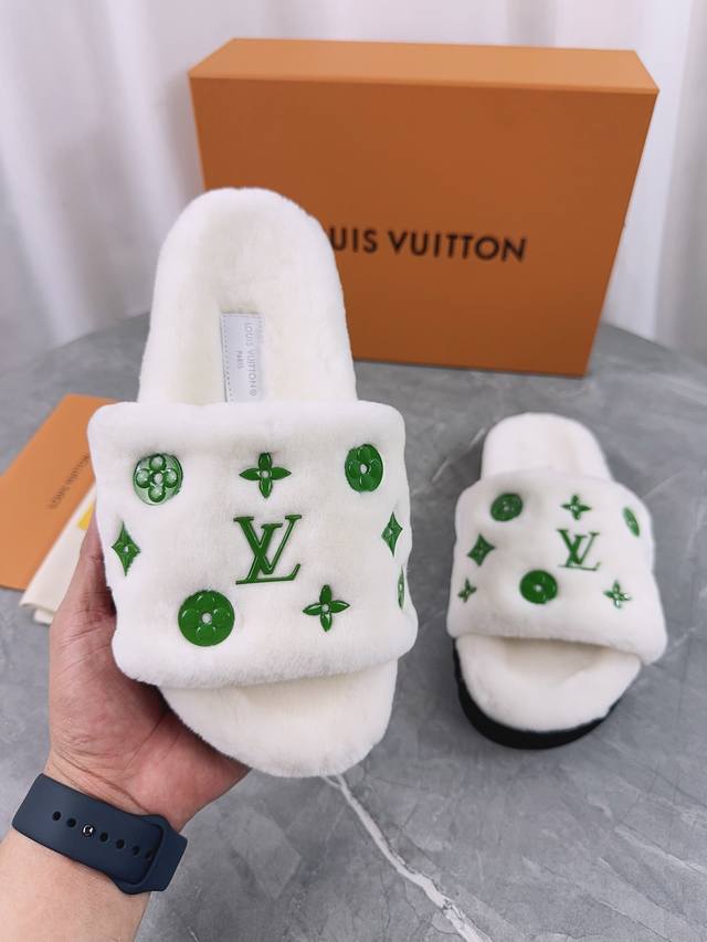 Louis Vuitton (LV) new wool slippers are now available! Made from top-quality pu