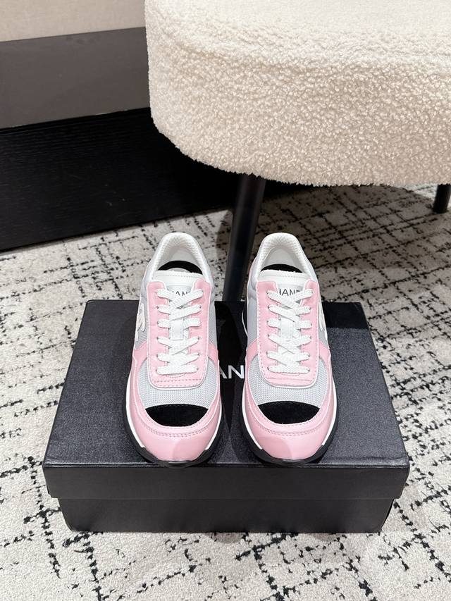 Chanel Fall/Winter 2025 High-Heeled Panda Color-Blocked Casual Sneakers A quirky