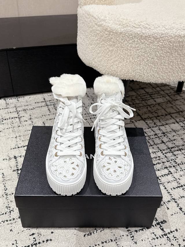 Chanel Fall/Winter 2025 New Lace-up High-Top Hollow-out Embroidered Casual Sanda