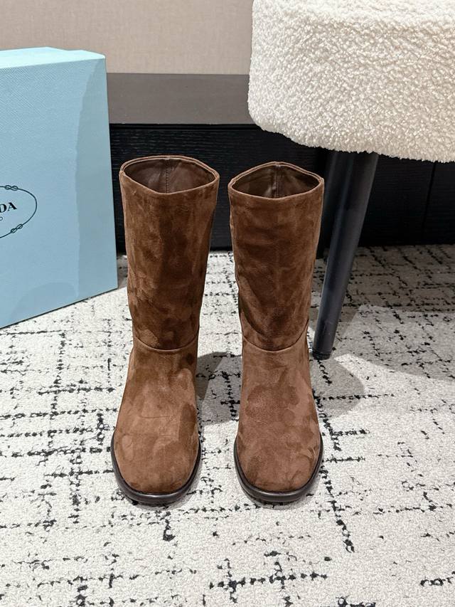 Top-tier Prada 25 Fall/Winter New Slip-on Ankle Boots - A must-have for winter,