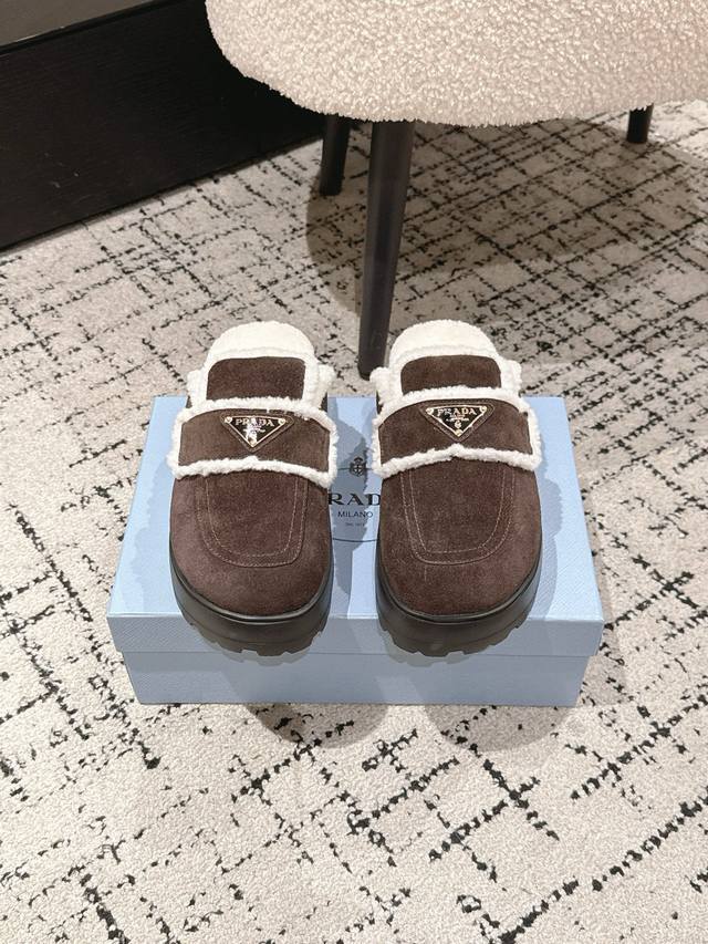 Prada 25 New Slip-on Thick-soled Birkenstock Mules These shoes with a rubber sol