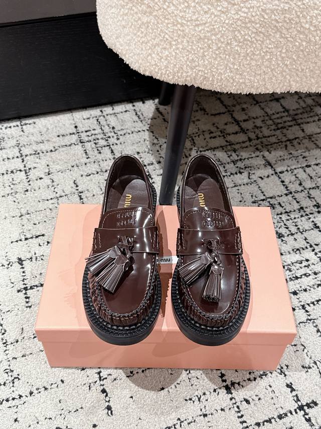 Top-tier version Miu Miu 25 Fall/Winter New Tassel Loafers This season's Miu is
