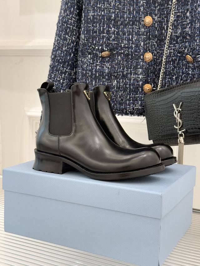 Factory Price Prada Classic Corner Logo Chelsea Chunky Heel Ankle Boots When the