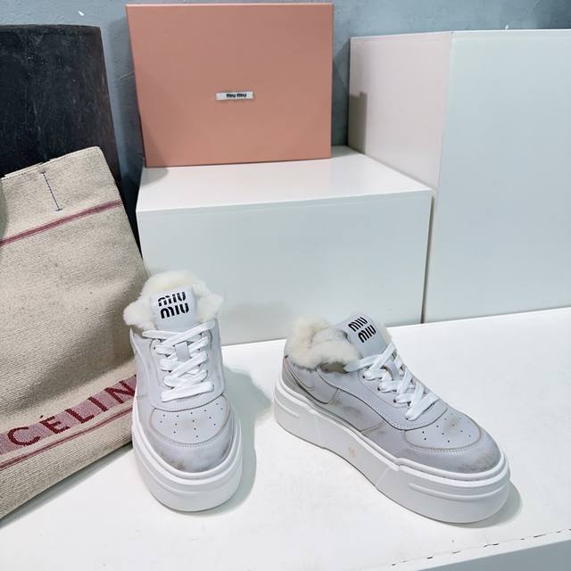 High-quality factory release! Top-quality Miu Miu 25Ss autumn/winter new white s