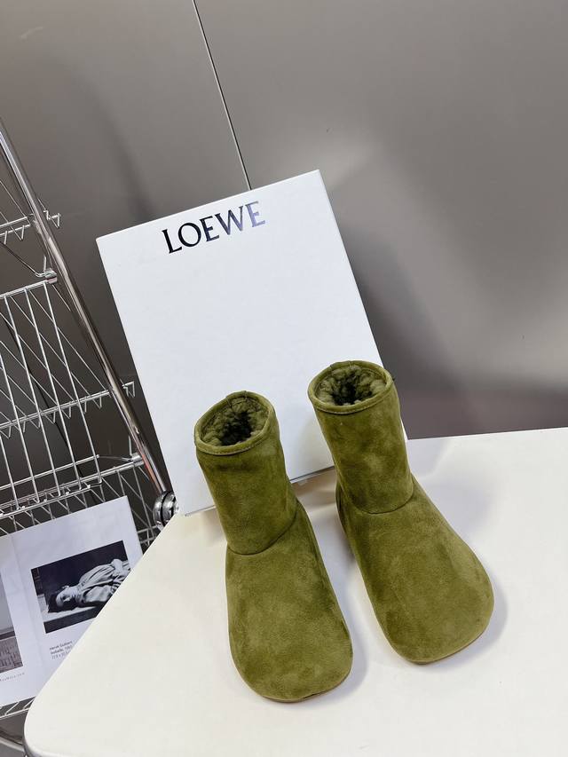 Loewe Autumn/Winter Shearling Snow Boots I always say Loewe shearling boots can