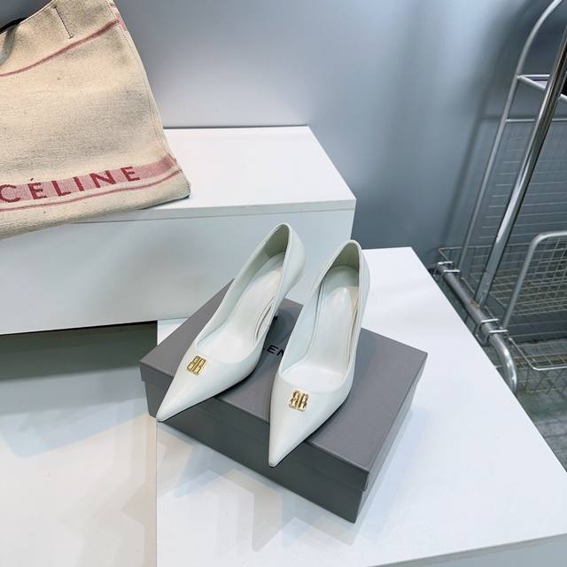 High-quality factory direct! Balenciaga Spring/Summer 2026 new Bb buckle pointed