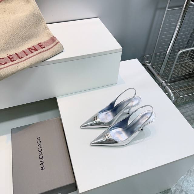 High-quality factory direct! Balenciaga Spring/Summer 2026 new Bb buckle pointed