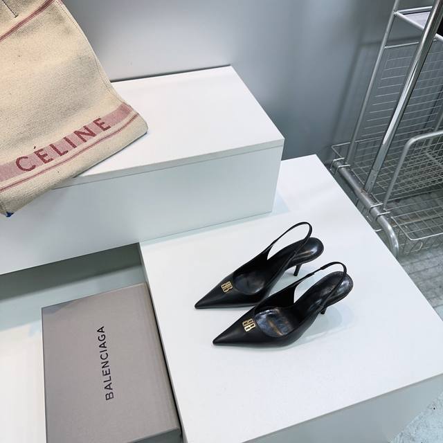 High-quality factory direct! Balenciaga Spring/Summer 2026 new Bb buckle pointed