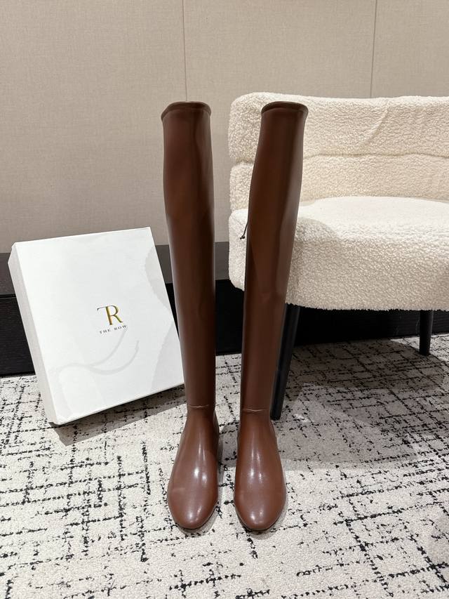 The Row 25 Autumn/Winter New Kitten Heel Stretch Boots These boots present an el