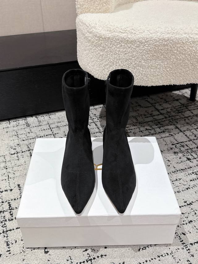 The Row 25 Autumn/Winter New Kitten Heel Elastic Ankle Boots These boots present