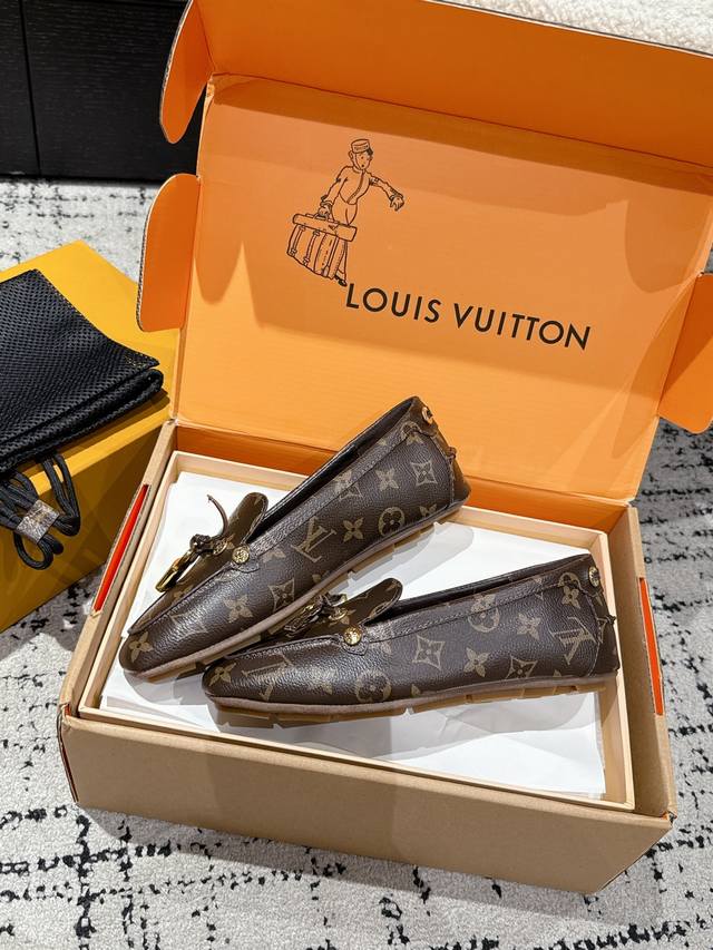 Louis Vuitton 25 Flat Lock Loafers/Driving Shoes. Lightweight and comfortable mo