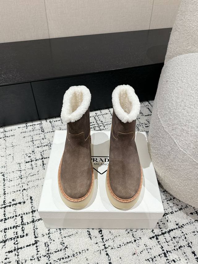 High-quality Prada 24 platform snow boots (retail import grade). These snow boot