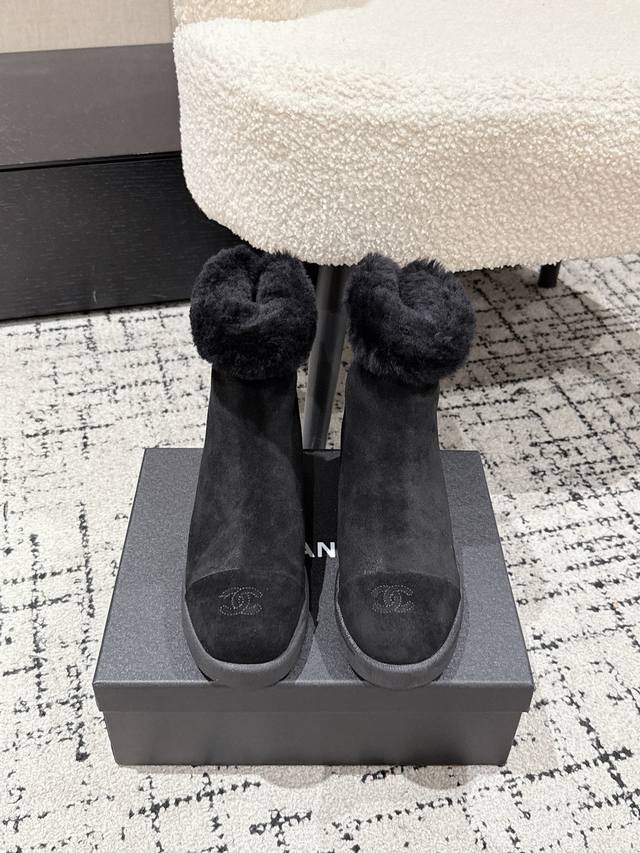 Chanel Fall/Winter 2025 Newest Furry Snow Boots Many celebrities and influencers