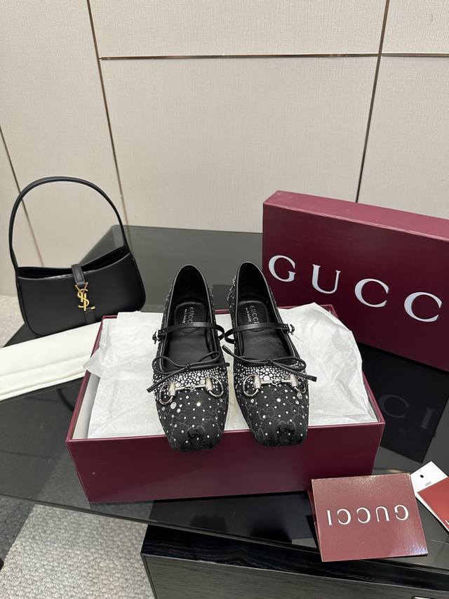 Gucci 2025 Early Spring Hot Horsebit Ballet Flats Runway Style. The new creative