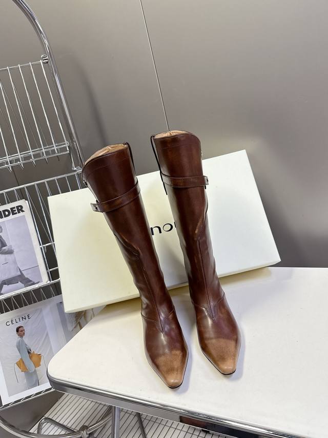 Orinous, the latest retro-style long boots for autumn/winter, are highly recomme