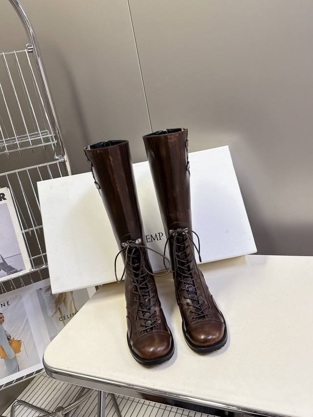 Cotemp, a niche brand, presents its latest retro distressed tank boots for autum