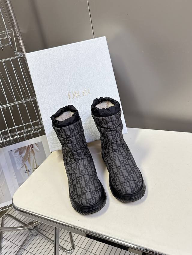 Dior's latest Fall/Winter snow boots and ski shoes. Highly recommended by celebr