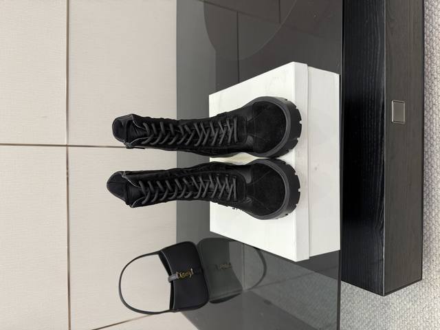 New Celine Martin Boots Looks like a genuine product without any issues, high-qu