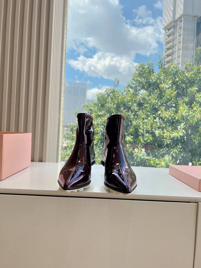 G0286 Exclusive First Release of Miu Miu Fall/Winter New British Style Mary Jane