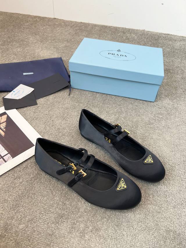 Prada 2025 New British Style Dancing Shoes, Loafers, Retro Fashion Classic Item.