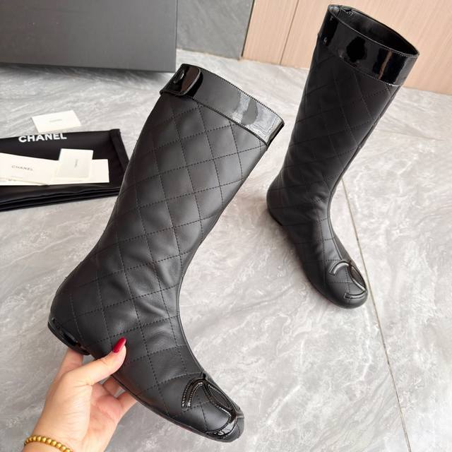 High-quality Chanel 2025 Fall/Winter latest style long boots from the boutique,