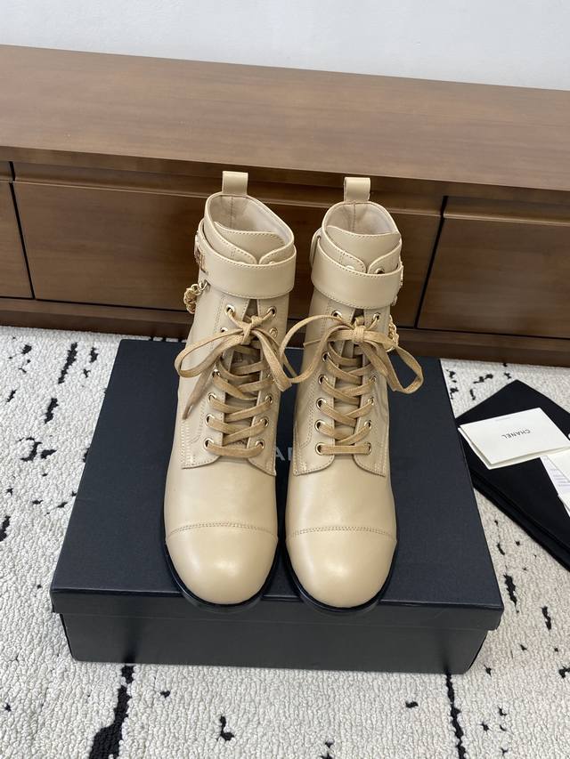 High-quality Chanel-inspired autumn/winter flat ankle boots with double C chain