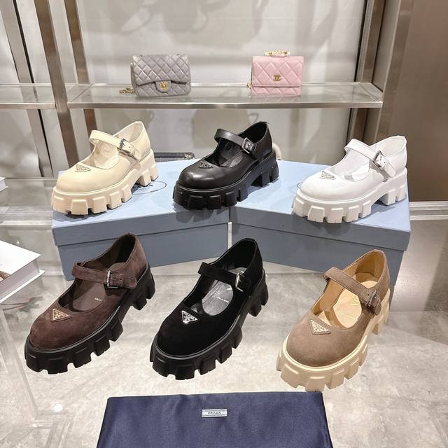 2025 Latest Prada Monolith Shoes: The geometric design and bold silhouette of th