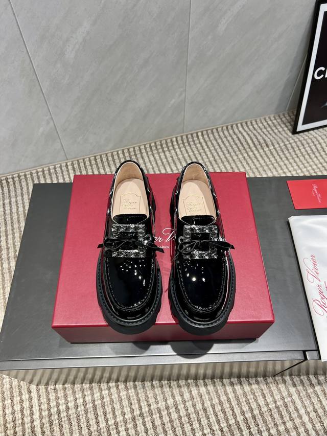 Factory: Exclusive Top-Tier Version Roge*Vivie*2025Vs Autumn Loafers Series Squa