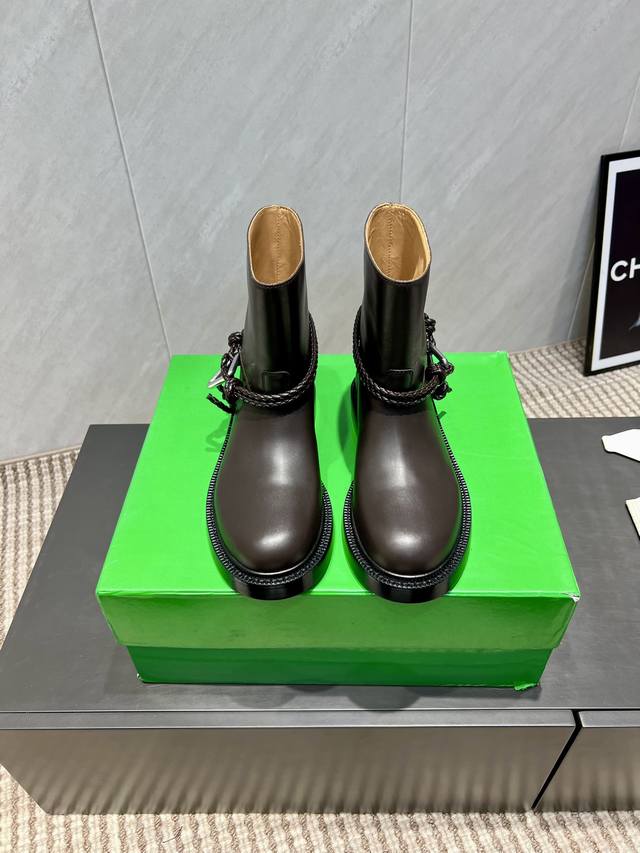 Factory Exclusive Top-Tier Version Botteg*A Venet*A2025Vs Autumn/Winter's Latest