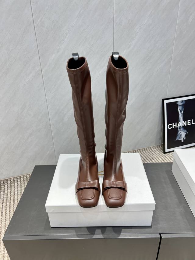 Factory: Exclusive Top-Tier Version The Row