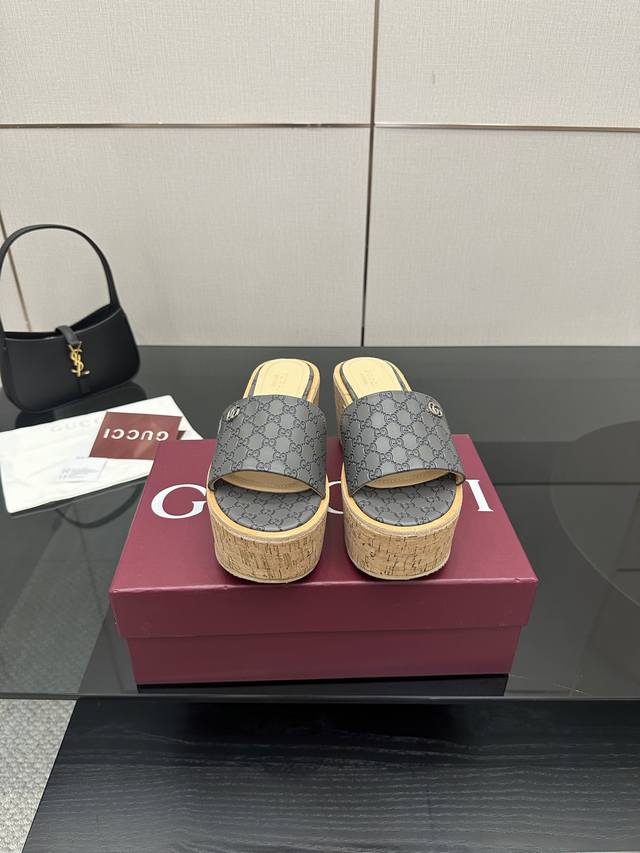 Gucci 2025 Latest Platform Sandals These women's open-toe sandals showcase the b