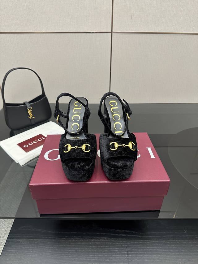 Gucci 2025 Latest Platform Sandals These women's open-toe sandals showcase the b