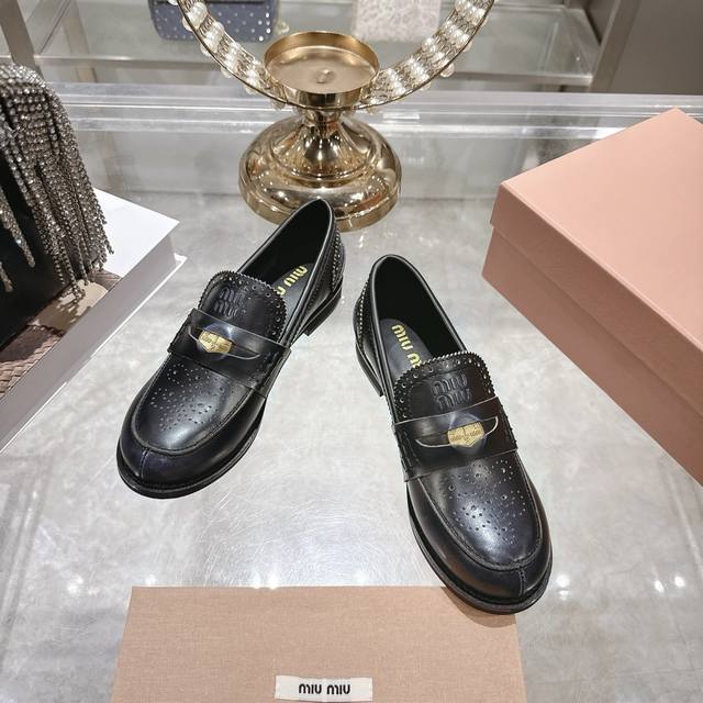 Factory direct Miu Miu 25Ss Autumn/Winter New Distressed Half-Round Toe Shoes. M