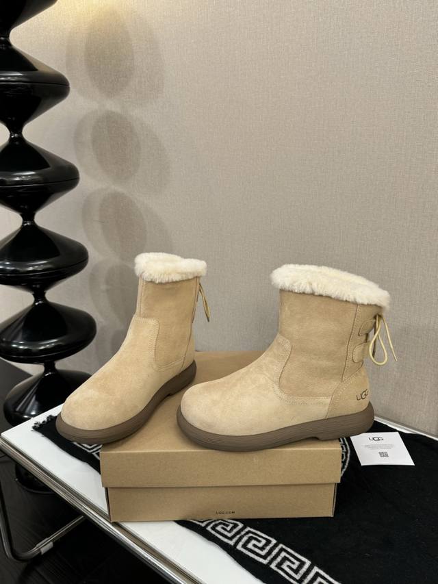 Ugg snow boots, in stock, factory price. A must-have for fashionistas, perfect f