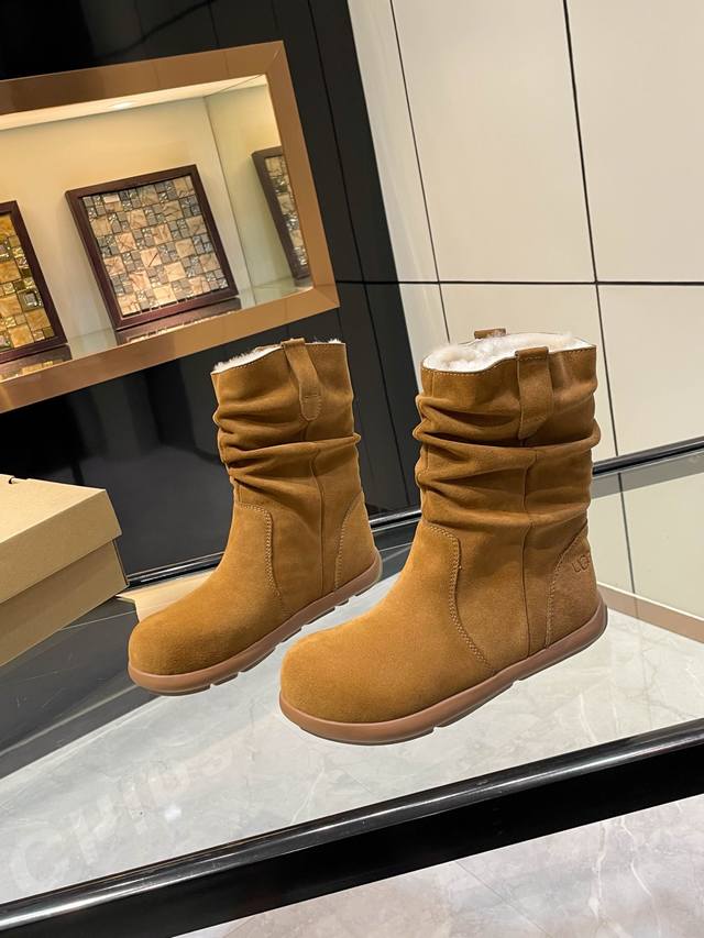 Ugg. 2025. Small potato sole. Exclusive first release of pleated wool boots. Mat