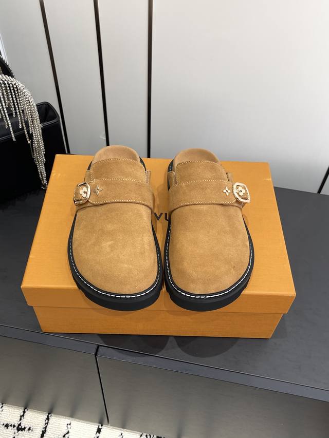 Louis Vuitton platform slippers, new Birkenstock slippers, classic Monogram Ddd.