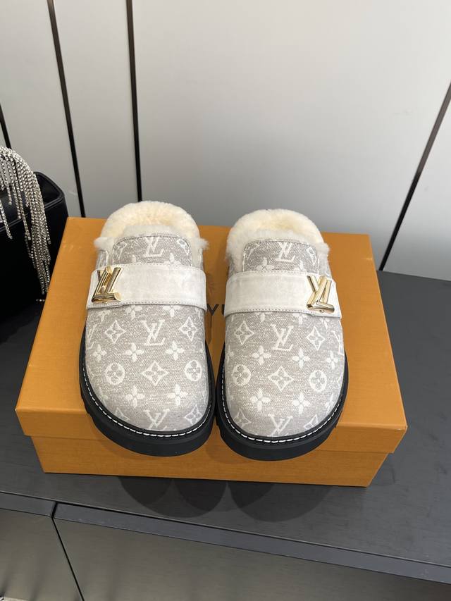 Louis Vuitton 25Ss Fall/Winter Wool Muffins. The Birkenstock silhouette blends a
