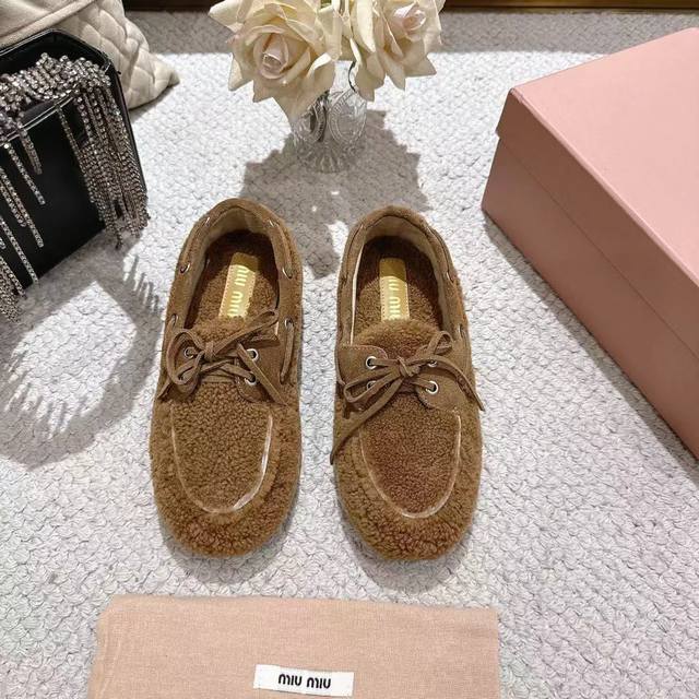 Miu Mi's 25th Anniversary Runway New Arrival